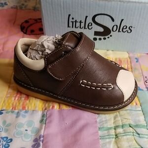 New Little Soles Squeaky Shoes W/Removable Squeakers. Size 8